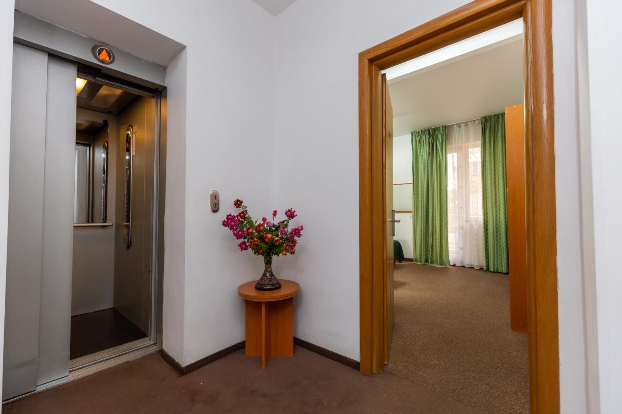 Hotel Sir Colentina Bucharest Exterior photo
