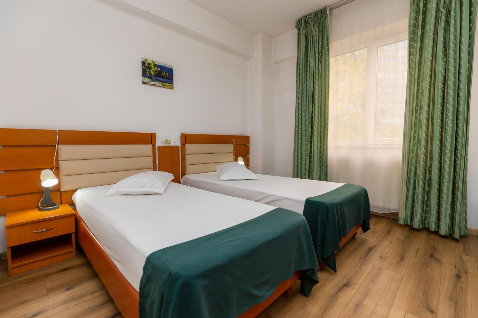 Hotel Sir Colentina Bucharest Exterior photo