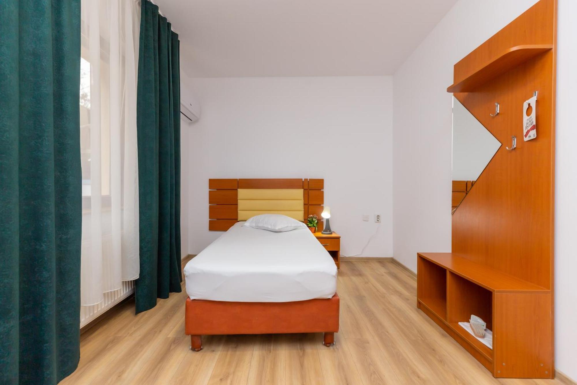 Hotel Sir Colentina Bucharest Exterior photo