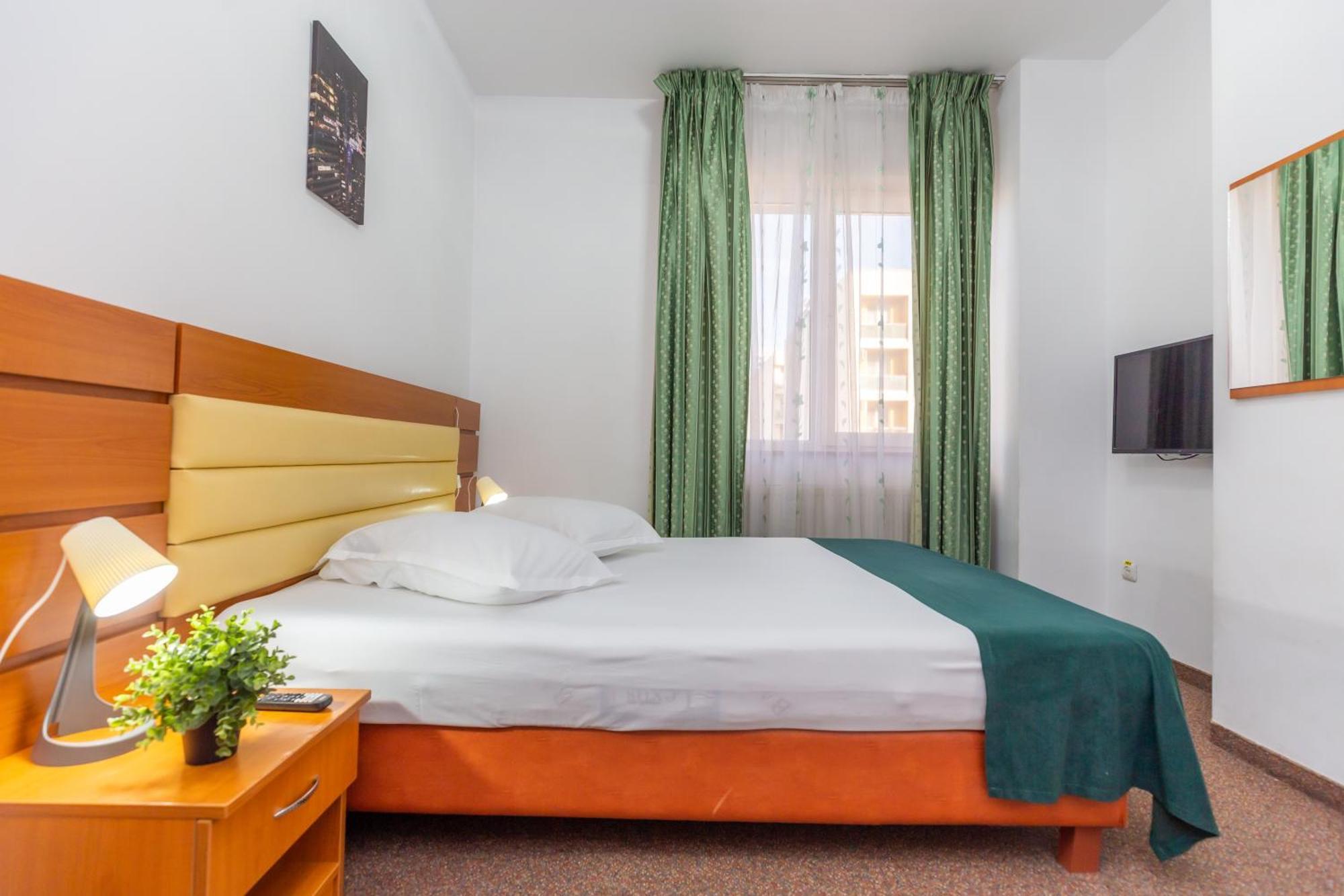 Hotel Sir Colentina Bucharest Exterior photo