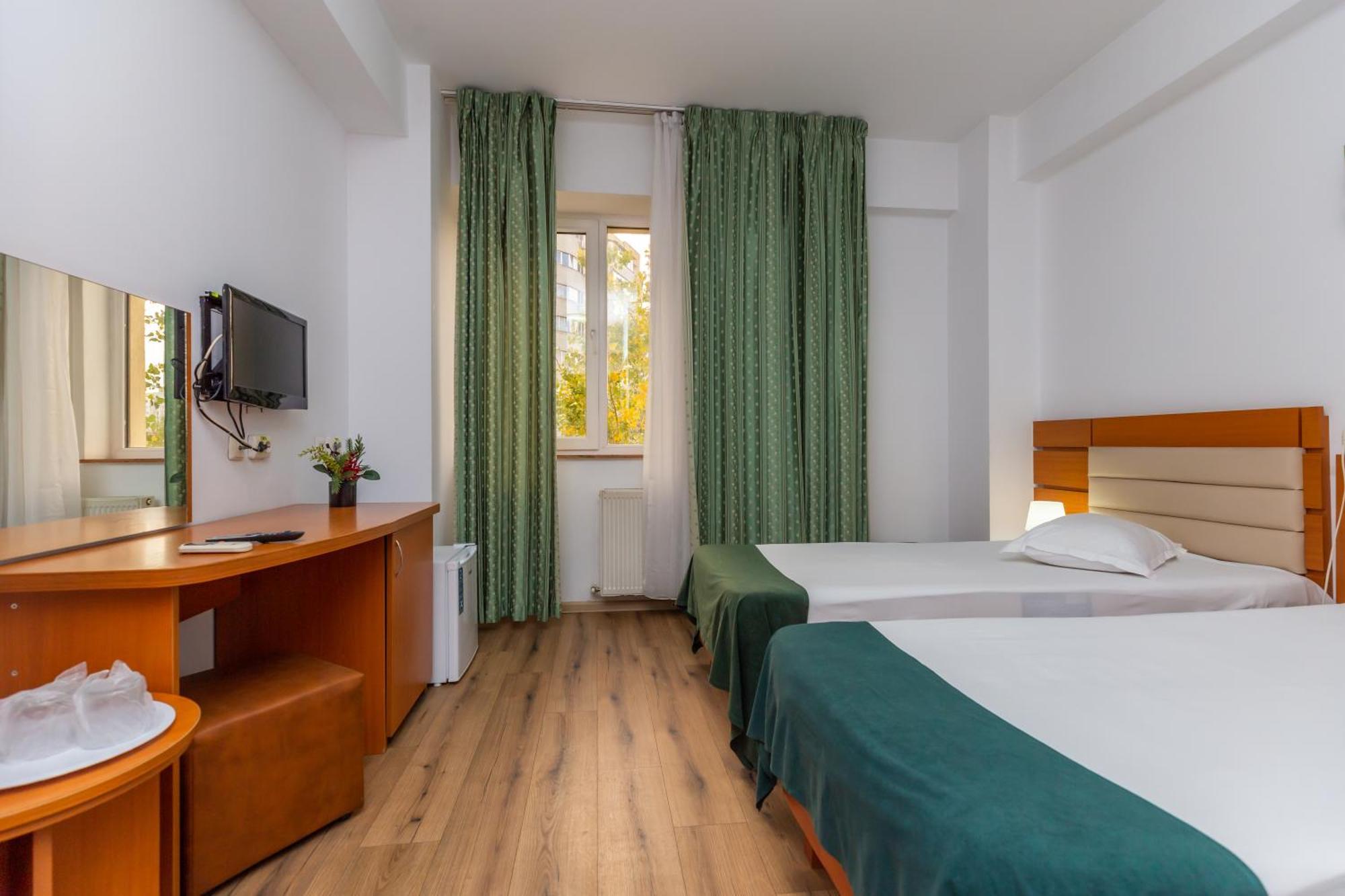 Hotel Sir Colentina Bucharest Exterior photo